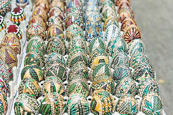 포토 JPG 해외이미지 전통 손 디자인 계절 종교 십자가 패턴 휴가 선물 미술 사람없음 목재 장식 빨간색 컬러풀 믿음 치킨 페인트 봄 수확 시골 축하 화려 그리기 그룹 역사 심볼 부활절계란 러시아 동쪽 루마니아 고립 러시아인 핸드메이드 해외202004 해외포토 서양인 나무 감정 유럽 컬러 컨셉 무늬 농업 재료 모션 문화예술 부활절 신체부위 계란 방향 닭고기요리 파일형식 이미지허브