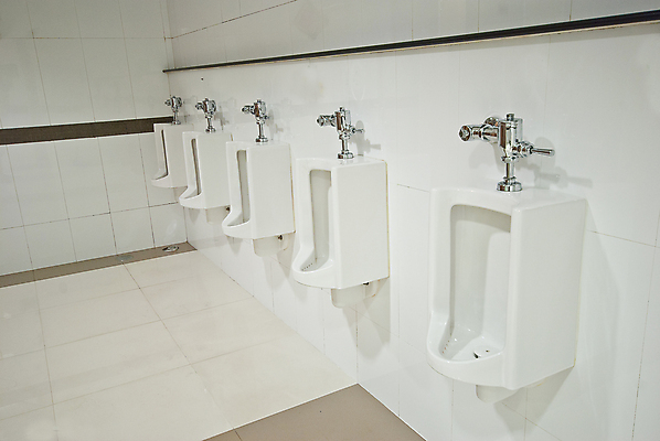 포토 JPG 해외이미지 디자인 남자 선 패턴 휴식 바닥 실내 사람없음 내부 물 금속 방 욕실 흰색 도시 도자기 장롱 고급 위생 빨래 타일 화장실 변기 S 일반 젠틀맨 백자 변기통 위생관리 줄서기 안락 해외202004 해외포토 자연요소 알파벳 컬러 가구 컨셉 가사 무늬 모션 재질 관리 사람 파일형식 이미지허브