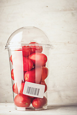 포토 JPG 해외이미지 음식 백그라운드 토마토 채소 재료 탁자 요리 사람없음 목재 빨간색 세로 상점 흰색 투명 체리 시장 구매 컨테이너 플라스틱 준비 스크래치 패키지 옛날 채식주의자 비건 해외202004 해외포토 나무 산업 컬러 가구 과일 재질 쇼핑 채식 파일형식 이미지허브