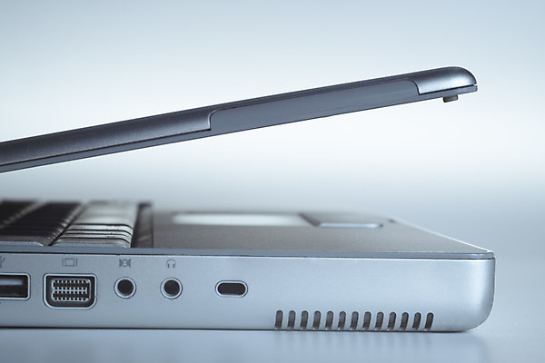 포토 JPG 해외이미지 1 백그라운드 컨셉 인터넷 비즈니스 통신 추상 미래 기술 사람없음 옆모습 파란색 노트북 빛 컴퓨터 사무실 반사 디지털 스크린 공책 자료 어둠 정보 흰색 키보드 작업 닫기 지원 스타일 해외202004 해외포토 뷰포인트 컬러 무늬 모션 문구용품 전자제품 파일형식 이미지허브