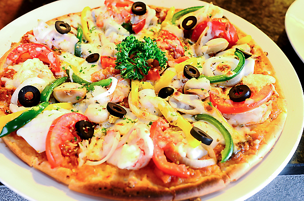 포토 JPG 해외이미지 조각 토마토 양파 치즈 피자 요리 사람없음 식사 저녁식사 이탈리아 굽기 해산물 햄 점심식사 고립 모짜렐라치즈 페퍼로니 핸드메이드 해외202004 해외포토 유럽 채소 유제품 패스트푸드 서양음식 육류 소시지 구이 파일형식 이미지허브