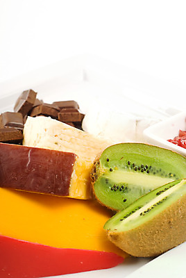 포토 JPG 해외이미지 접시 음식 토마토 과일 포도 치즈 요리 사람없음 파란색 초콜릿 여러개 흰색 석류 해외202004 해외포토 식기 컬러 다수 채소 디저트 유제품 파일형식 이미지허브