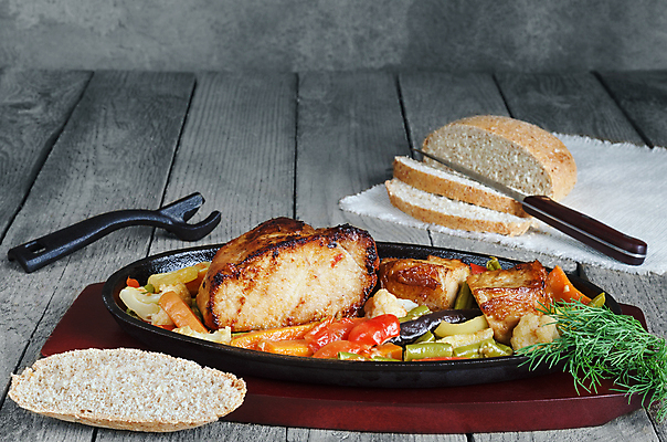 포토 JPG 해외이미지 전통 음식 빵 조각 채소 탁자 표면 콩 육류 돼지고기 요리 사람없음 목재 우주 저녁식사 당근 신선 프라이팬 굽기 냅킨 정사각형 슬라이스 후추 내추럴 거짓말 딜 해외202004 해외포토 도형 나무 가구 식재료 재료 주방용품 곡류 뿌리채소 식사 구이 향신료 파일형식 이미지허브