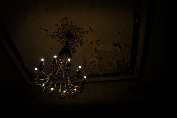 포토 JPG 해외이미지 디자인 벽 백그라운드 패턴 의자 조명 주택 실내 그림자 미술 사람없음 내부 장식 빨간색 빛 유행 어둠 방 수확 골동품 램프 황금 클래식 우아함 버리기 오브젝트 질감 복고 샹들리에 안락의자 그런지 바로크 옛날 콘크리트 회복 스타일 해외202004 해외포토 컬러 가구 컨셉 무늬 농업 모션 문화예술 건물 파일형식 이미지허브