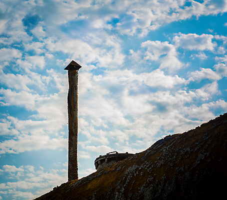 포토 JPG 해외이미지 구름 1 산업 하늘 굴뚝 사람없음 부식 옛날 미니멀리스트 해외202004 해외포토 자연요소 파일형식 이미지허브