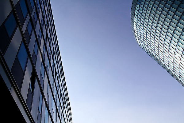 포토 JPG 해외이미지 디자인 외관 유럽 패턴 비즈니스 건축양식 창문 유리 하늘 추상 미래 새로움 주택 사람없음 야외 건물 파란색 컬러풀 사무실 태양 반사 도시 원형 제비꽃 상업 정사각형 타운 철강 해외202004 해외포토 자연요소 도형 건축물 건축 꽃 나라 컬러 컨셉 무늬 재질 파일형식 이미지허브