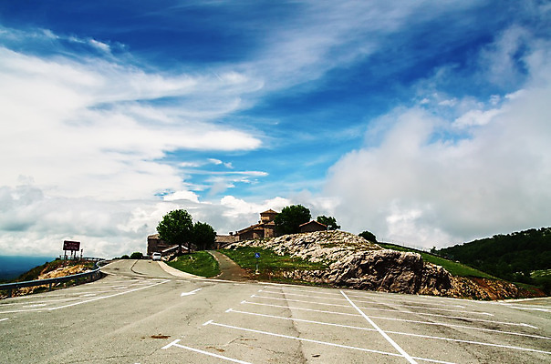 포토 JPG 해외이미지 나무 공원 백그라운드 자연 하늘 산 풍경 사람없음 평화 일출 안개 흰색 스페인 장면 내추럴 해외202004 해외포토 식물 공공시설 유럽 컬러 컨셉 날씨 노을 생태계 파일형식 이미지허브