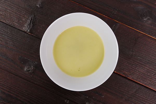 포토 JPG 해외이미지 식물 접시 음식 잎 다이어트 채소 재료 탁자 건강 사람없음 목재 컵 초록색 주방 숟가락 식사 저녁식사 봄 흰색 신선 원형 고명 수프 먹기 허브 크림 만족 유기농 완두콩 시금치 끓이기 섞기 전문 채식주의자 개조 해외202004 해외포토 도형 나무 식기 웰빙 계절 감정 컬러 가구 모션 콩 수저 채식 파일형식 이미지허브