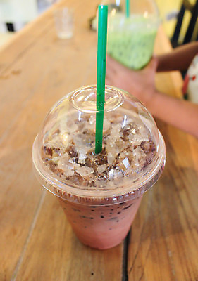 포토 JPG 해외이미지 커피 음료 음식 백그라운드 디저트 사람없음 컵 세로 갈색 초콜릿 냉동 얼음 거품 카페 우유 추위 흰색 칵테일 닫기 달콤 일회용 플라스틱 크림 상쾌 부드러움 테이크아웃 카푸치노 코코아 밀짚 떨림 고립 라떼 모카 채찍 카카오 카페인 토고 해외202004 해외포토 자연요소 식기 감정 컬러 모션 재질 유제품 주류 상점 감각 맛 짚 파일형식 서아프리카 이미지허브