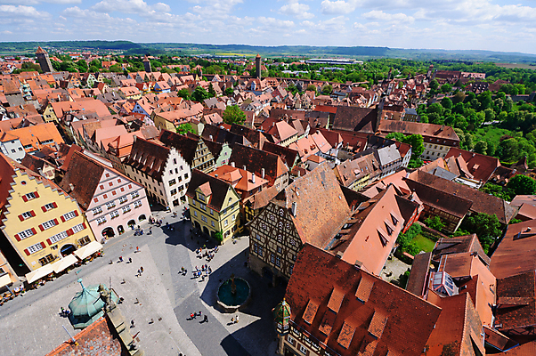 포토 JPG 해외이미지 구름 유럽 여행 하늘 거리 주택 독일 풍경 사람없음 건물 도시풍경 컬러풀 여행객 봄 중세 역사 첨탑 스카이라인 시청 강렬 구시가지 조언 바이에른 강조 해외202004 해외포토 자연요소 건축물 계절 나라 컬러 사람 탑 도시 관공서 파일형식 이미지허브