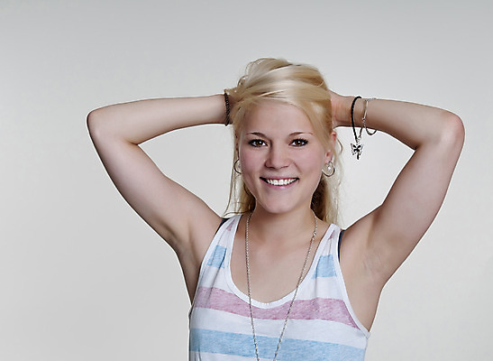 포토 JPG 해외이미지 스튜디오촬영 학생 긴머리 응시 여자 행복 무기 얼굴 티셔츠 회색배경 관리 한명 미소 웃음 10대 세로 청춘 금발 머리 유행 힘 놀람 줄무늬 흰색 표현 보여주기 고립 사춘기 스타일 성인여자만 연습생 해외202004 해외포토 1 헤어스타일 시선 감정 컬러 백그라운드 컨셉 셔츠 무늬 모션 청소년 실내 표정 사람 신체부위 회색 연습 여자만 성인만 파일형식 이미지허브