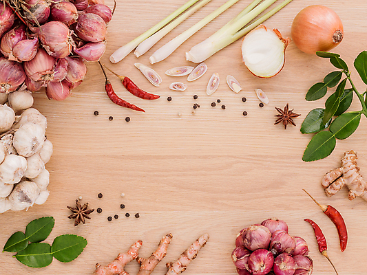 포토 JPG 해외이미지 식물 채소 재료 태국 자연 고추 탁자 양파 건강 마늘 요리 동양인 사람없음 목재 빨간색 초록색 컬러풀 주방 보라색 수확 신선 맛 인도인 레몬 허브 향신료 유기농 매움 날것 뿌리 향 레시피 후추 카레 성분 내추럴 숙성 채식주의자 해외202004 해외포토 외국인 나무 웰빙 아시아 음식 컬러 가구 컨셉 농업 과일 인종 생태계 채식 향미료 파일형식 이미지허브