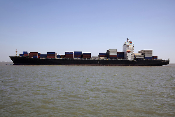 포토 JPG 해외이미지 산업 바다 여행 교통시설 하늘 항해 사람없음 야외 가로 빨간색 물 항구 고요 블록 컨테이너 수평선 해외202004 해외포토 자연요소 컬러 교통 배_교통 시설 파일형식 이미지허브