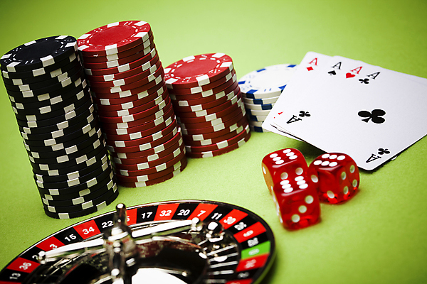 포토 JPG 해외이미지 실내 사람없음 쌓기 트럼프 포커칩 도박 카지노 주사위 룰렛 겜블 초록배경 해외202004 해외포토 백그라운드 모션 내부 초록색 놀이용품 게임 포커 파일형식 이미지허브