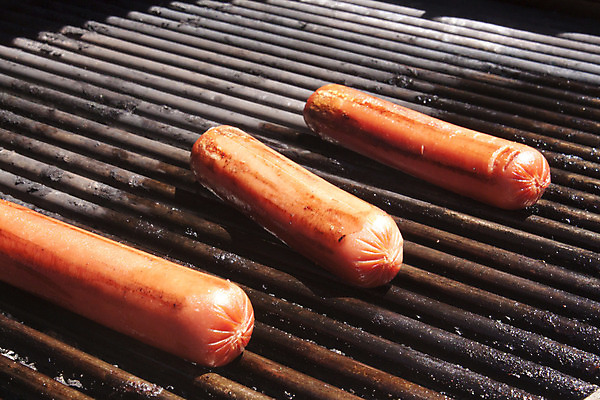 포토 JPG 해외이미지 음식 다이어트 양파 패스트푸드 육류 사람없음 빨간색 소풍 노란색 식사 저녁식사 소고기 뜨거움 소시지 개 맛 그릴 폐기물 바비큐 케첩 굽기 먹기 머스터드 배고픔 속도 테이크아웃 칼로리 핫도그 7월 점심식사 고립 번 프랑크푸르트 해로움 해외202004 해외포토 빵 컬러 컨셉 채소 식재료 포유류 모션 주방용품 독일 건강 야외활동 도시 날짜 소스_음식 가공식품 인스턴트 쓰레기 구이 파일형식 이미지허브