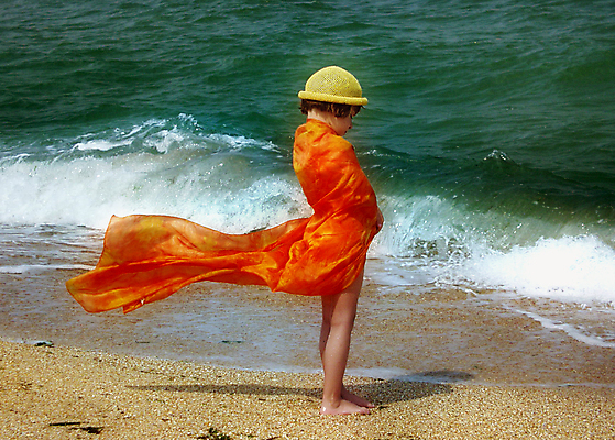 포토 JPG 해외이미지 구름 드레스 여자 어린이 모래 파도 바다 하늘 사람없음 물 태양 아기 선탠 걸음마 캡모자 해외202004 해외포토 자연요소 모자_잡화 옷 모션 사람 파일형식 이미지허브