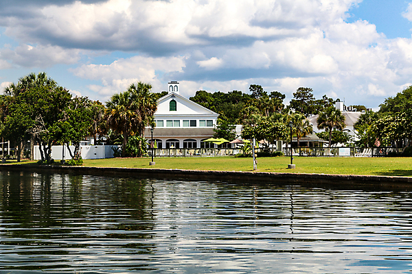 포토 JPG 해외이미지 나무 구름 호수 파도 섬 자연 하늘 호텔 휴가 휴식 사람없음 건물 물 침묵 고요 숲 땅 해외202004 해외포토 자연요소 식물 건축물 바다 컨셉 숙소 소리 생태계 파일형식 이미지허브