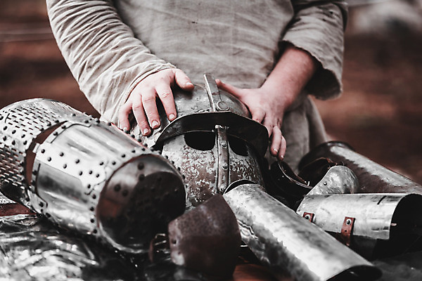 포토 JPG 해외이미지 손 백그라운드 사람 사람없음 빛 금속 힘 수확 골동품 중세 역사 클래식 닫기 보호 헬멧 위험 철 오브젝트 싸움 전쟁 무거움 병정 전사 갑옷 옛날 철강 해외202004 해외포토 컨셉 농업 모션 재질 신체부위 무게 보호장비 파일형식 이미지허브