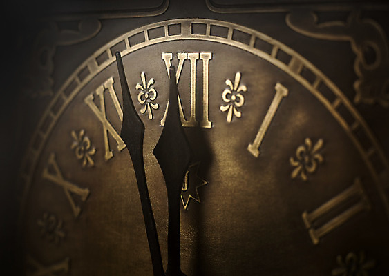 포토 JPG 해외이미지 손 얼굴 시계 새로움 사람없음 숫자 어둠 골동품 시간 닫기 야간 연도 묘사 부식 복고 5 스크래치 청동 다이얼 S O 12 그런지 로마인 마감 분 옛날 전후 해외202004 해외포토 자연요소 문자 알파벳 컨셉 모션 인종 신체부위 비교 파일형식 이미지허브