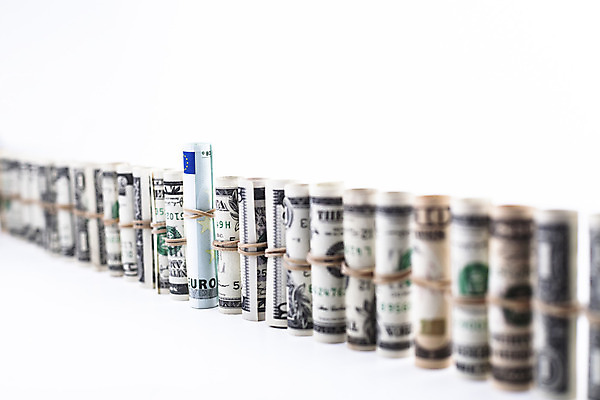 포토 JPG 해외이미지 1 종이 선 백그라운드 컨셉 지폐 돈 비즈니스 성공 사람없음 초록색 금융 숫자 세일 달러 힘 저축 유로 흰색 그룹 재산 구매 심볼 사인 투자 상업 롤 고무 계산서 빚 고립 세금 줄서기 해외202004 해외포토 문자 컬러 모션 경제 쇼핑 파일형식 이미지허브