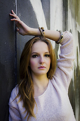 포토 JPG 해외이미지 나무 백인 1 계절 공원 여자 행복 얼굴 자연 한명 미소 사람 성인 야외 초록색 여름 청춘 봄 자유 가을 흰색 내추럴 해외202004 해외포토 서양인 식물 공공시설 감정 컬러 컨셉 표정 신체부위 생태계 파일형식 이미지허브