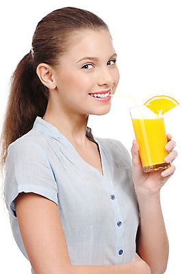 포토 JPG 해외이미지 모델 음료 음식 조각 다이어트 오렌지 과일 건강 한명 사람 10대 파란색 빛 유행 주스 꿈 흰색 신선 입 닫기 먹기 피부 순수 밀짚 돌봄 채식주의자 해외202004 해외포토 1 컬러 컨셉 모션 청소년 신체부위 짚 채식 파일형식 이미지허브