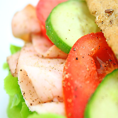 포토 JPG 해외이미지 음식 조각 백그라운드 잎 다이어트 토마토 채소 오이 치즈 샌드위치 건강 육류 사람없음 빨간색 초록색 소풍 식사 저녁식사 치킨 샐러드 흰색 신선 닫기 맛 아침식사 폐기물 바게트 상추 큼 자르기 잠수함 밀 먹기 속도 유기농 햄 롤 칠면조 점심식사 고립 번 후보 통밀 해외202004 해외포토 식물 웰빙 빵 컬러 컨셉 식재료 모션 조류 유제품 곡류 야외활동 쓰레기 크기 닭고기요리 파일형식 이미지허브