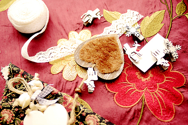 포토 JPG 해외이미지 꽃 종이 결혼 백그라운드 꽃무늬 패턴 벽지 표면 프레임 발렌타인데이 사랑 미술 사람없음 장식 유행 수확 골동품 덮개 마음 직물 인사 신용카드 생일 고급 달콤 앨범 타일 질감 복고 초대 섬유 그런지 빅토리아 스크랩북 옛날 카피스페이스 해외202004 해외포토 식물 기념일 감정 컨셉 무늬 농업 데이이벤트 문화예술 이벤트 금융 공백 뚜껑 예절 맛 파일형식 이미지허브