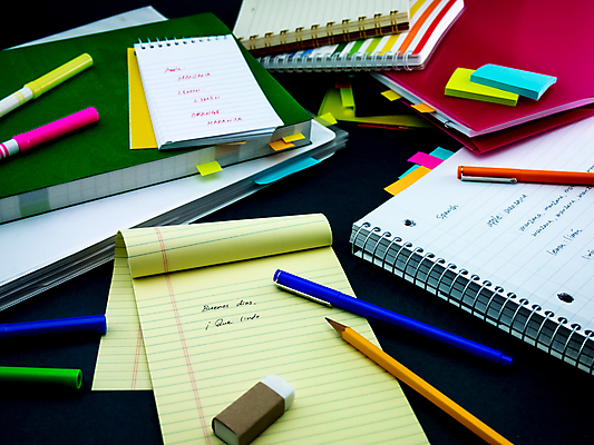 포토 JPG 해외이미지 학생 영어 교육 문화 텍스트 통신 교실 학교 수업 사람없음 책 단어 스터디 세계 글로벌 연필 펜 쪽지 공책 시험 퀴즈 가르침 강의 사전 소셜 스페인어 번역 해외202004 해외포토 문자 문구용품 학용품 학습 필기구 파일형식 이미지허브