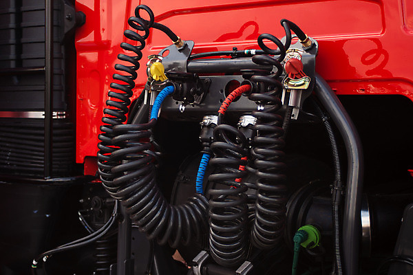 포토 JPG 해외이미지 산업 도로 비즈니스 교통시설 통 안전 사람없음 가로 장비 에너지 트럭 화물 고속도로 땅 배송 속도 탱크 화석 연료 가스 짐차 적재 내추럴 분배 실린더 해외202004 해외포토 길 교통 자동차 운송업 시설 파일형식 이미지허브