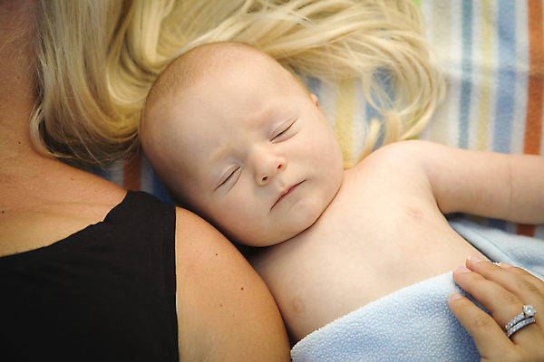 포토 JPG 해외이미지 백인 라이프스타일 여자 행복 아들 어린이 가족 포옹 엄마 조명 함께함 사랑 사람 소년 20대 두명 30대 쌓기 기쁨 만지기 육아 아기 신생아 잡기 닫기 순수 부드러움 적재 개발 결백 해외202004 해외포토 서양인 남자 감정 컨셉 관계 안기 모션 청년 생활 장년 감각 파일형식 이미지허브