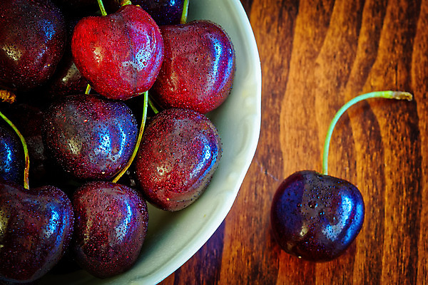 포토 JPG 해외이미지 열매 음식 백그라운드 다이어트 과일 탁자 디저트 건강 사람없음 목재 빨간색 검은색 어둠 신선 체리 사발 달콤 유기농 날것 내추럴 숙성 채식주의자 해외202004 해외포토 나무 식물 웰빙 컬러 가구 재료 사기그릇 맛 채식 파일형식 이미지허브