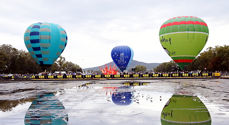 포토 JPG 해외이미지 주간 풍경 사람없음 야외 반사 열기구 웅덩이 해외202004 해외포토 자연요소 항공교통 파일형식 이미지허브