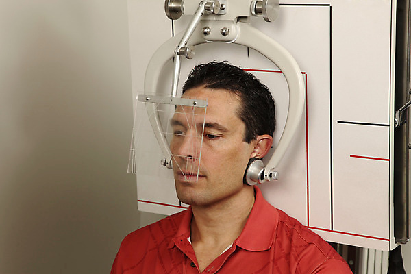 포토 JPG 해외이미지 신체 뼈 엑스레이 건강 병원 한명 사람 약 머리 시험 환자 의사 광선 흰색 목 돌봄 방사선 의료성형뷰티 해외202004 해외포토 1 교육 컬러 의학 모션 신체부위 의료진 파일형식 이미지허브