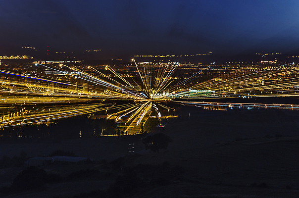 포토 JPG 해외이미지 디자인 유럽 자연 하늘 전등 새로움 거리 풍경 사람없음 도시풍경 컬러풀 도시 스페인 야간 넘어짐 흥미 해외202004 해외포토 자연요소 나라 컬러 컨셉 모션 조명 생태계 파일형식 이미지허브