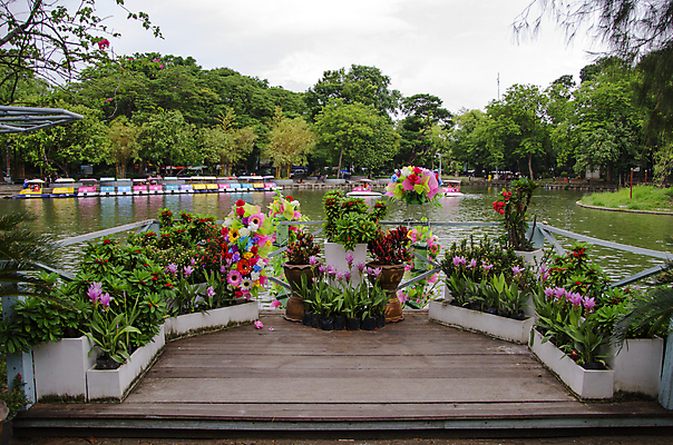 포토 JPG 해외이미지 동물 전통 디자인 옷 공원 아시아 호수 여행 백그라운드 패턴 바지 태국 자연 하늘 표면 산 동물원 동양인 풍경 사람없음 야외 장식 초록색 물 여름 파란색 청춘 컬러풀 반사 유행 환경 어둠 직물 도시 면 보트 숲 오두막 남색 질감 방콕 땀 캔버스 섬유 남쪽 내추럴 그런지 뗏목 옛날 전국 스타일 해외202004 해외포토 자연요소 계절 공공시설 나라 교통수단 컬러 컨셉 무늬 배_교통 하의 인종 방향 생태계 파일형식 이미지허브
