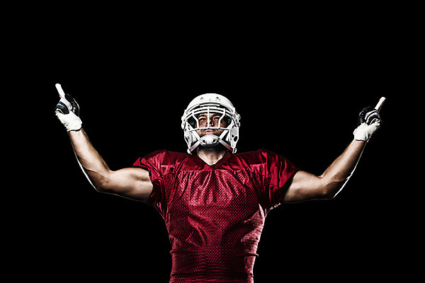 포토 JPG 해외이미지 스튜디오촬영 남자 스포츠 유니폼 공 축구선수 한명 사람 성인 빨간색 운동복 컬러풀 미식축구 축구 미국 축하 헬멧 럭비공 미식축구선수 해외202004 해외포토 1 옷 컬러 컨셉 북아메리카 운동선수 실내 구기 보호장비 럭비용품 파일형식 이미지허브