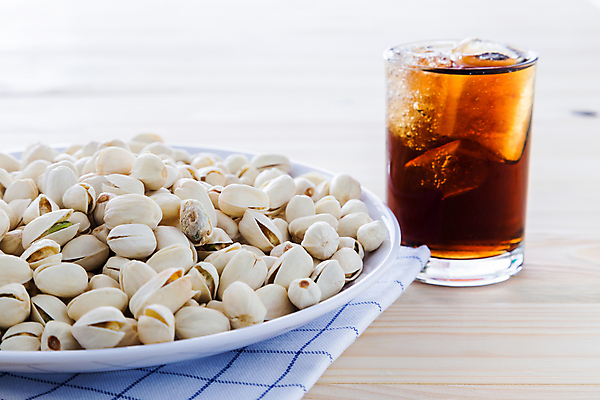 포토 JPG 해외이미지 식물 접시 음료 음식 다이어트 재료 자연 유리 건조 건강 씨앗 사람없음 목재 초록색 갈색 우주 견과류 껍질 직물 오픈 그룹 사발 굽기 유기농 콜라 소금 내추럴 절임 짠맛 채식주의자 피스타치오 해외202004 해외포토 나무 식기 웰빙 컬러 재질 사기그릇 맛 구이 생태계 채식 탄산음료 파일형식 이미지허브