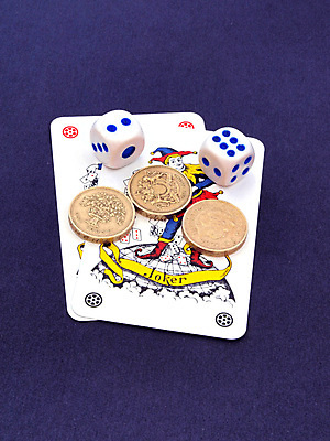 포토 JPG 해외이미지 손 돈 놀이 취미 사람없음 초록색 거래 게임 하트 잡기 최고 속임수 신용카드 행운 도박 위험 6 삽 카지노 주사위 클럽 기회 다이아몬드 중독 빚 에이스 조커 중독자 해외202004 해외포토 모양 컬러 컨셉 모션 신체부위 금융 경제 숫자 재산 보석 파일형식 이미지허브