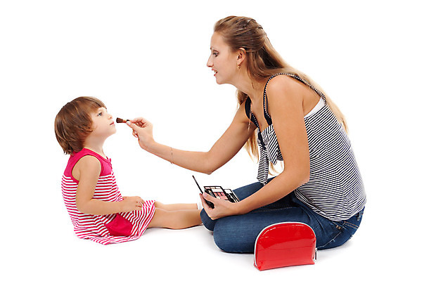 포토 JPG 해외이미지 백인 모델 1 여자 행복 얼굴 어린이 백그라운드 가족 엄마 사람 두명 빨간색 빛 유행 화장품 립스틱 흰색 아기 작음 입술 만들기 걸음마 고립 천진난만 신청 해외202004 해외포토 서양인 감정 컬러 컨셉 관계 모션 신체부위 뷰티 크기 파일형식 이미지허브