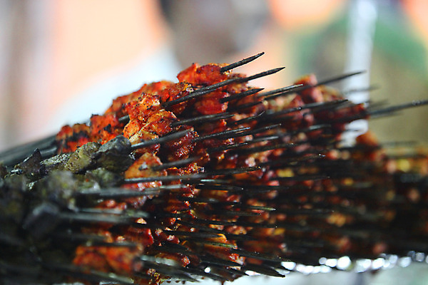 포토 JPG 해외이미지 접시 육류 요리 사람없음 치킨 뜨거움 맛 바비큐 인도인 양고기 케밥 석탄 솔깃 해외202004 해외포토 외국인 식기 음식 컨셉 식재료 동양인 닭고기요리 파일형식 이미지허브