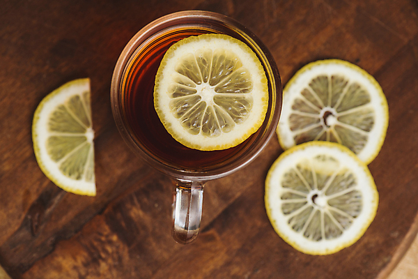 포토 JPG 해외이미지 식기 음료 음식 백그라운드 과일 유리 탁자 휴식 귤 쟁반 건강 사람없음 컵 초록색 물 갈색 머그컵 뜨거움 투명 찻잔 레몬 허브 컵받침 내추럴 해외202004 해외포토 자연요소 식물 컬러 가구 컨셉 재질 잔 받침대 파일형식 이미지허브