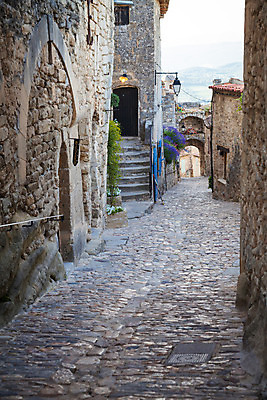 포토 JPG 해외이미지 유럽 벽 여행 건축양식 하늘 거리 사람없음 건물 여름 마을 프랑스 바위 도시 중세 역사 정상 좁은 타운 옛날 프로방스 해외202004 해외포토 건축물 계절 건축 나라 돌_바위 파일형식 이미지허브