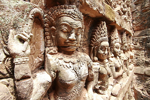 포토 JPG 해외이미지 아시아 종교 문화 얼굴 조각 여행 불교 건축양식 미술 사람 동양인 사람없음 조각상 머리 바위 사찰 재산 왕 묘사 캄보디아 동쪽 천연기념물 옛날 이국적 파멸 해외202004 해외포토 건축 나라 컨셉 종교건축 문화예술 인종 신체부위 금융 조형물 돌_바위 방향 파일형식 소멸 이미지허브