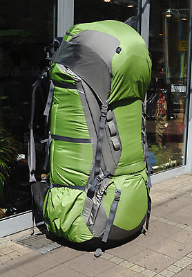 포토 JPG 해외이미지 유럽 배낭 독일 사람없음 야외 초록색 쇼핑 상점 소매 유럽연합 해외202004 해외포토 나라 컬러 가방 파일형식 이미지허브