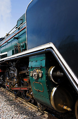 포토 JPG 해외이미지 사람없음 초록색 검은색 힘 기차 수확 바퀴 수증기 부식 선로 옛날 해외202004 해외포토 육상교통 컬러 농업 대중교통 파일형식 이미지허브