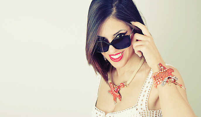 포토 JPG 해외이미지 라이프스타일 드레스 행복 별 휴가 사랑 한명 사람 선글라스 태양 유행 기쁨 뜨거움 긍정 필터 스타일 해외202004 해외포토 자연요소 1 옷 감정 안경 컨셉 생활 파일형식 이미지허브