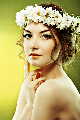 포토 JPG 해외이미지 백인 1 여자 꽃 컨셉 휴식 창조 한명 사람 성인 초록색 여름 햇빛 노란색 우아함 만족 개성 유일 해외202004 해외포토 서양인 식물 계절 감정 컬러 태양 파일형식 이미지허브