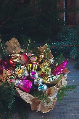 포토 JPG 해외이미지 나무 전통 계절 백그라운드 크리스마스 겨울 공 유리 휴가 전등 새해 사람없음 장식 빨간색 빛 컬러풀 장난감 장식볼 수확 종 흰색 나뭇가지 시골 축하 소나무 황금 12월 복고 상록수 전나무 구식 소비에트 옛날 해외202004 해외포토 식물 기념일 컬러 컨셉 농업 재질 조명 날짜 파일형식 이미지허브