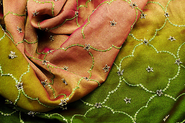 포토 JPG 해외이미지 옷 분홍색 백그라운드 패턴 곡선 추상 미술 경사 사람없음 장식 초록색 빛 노란색 흐름 직물 커튼 황금 고급 우아함 매끈함 실크 질감 열정 부드러움 잔물결 접기 벨벳 해외202004 해외포토 감정 물결 선 컬러 컨셉 무늬 모션 문화예술 감각 파일형식 이미지허브